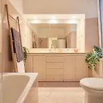 Bright Double In A Coliving منزل للإقامة