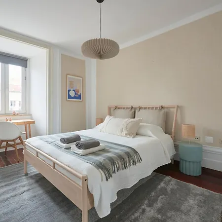 Bright Double In A Coliving Apartment Lissabon
