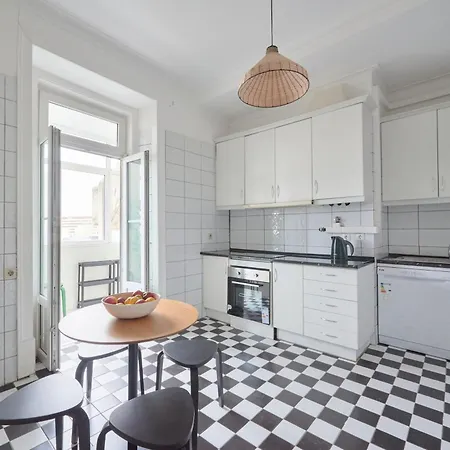 Bright Double In A Coliving Homestay Lisbon