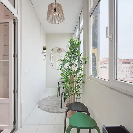 Bright Double In A Coliving Homestay Lisbon