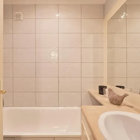 Bright Double In A Coliving Homestay *