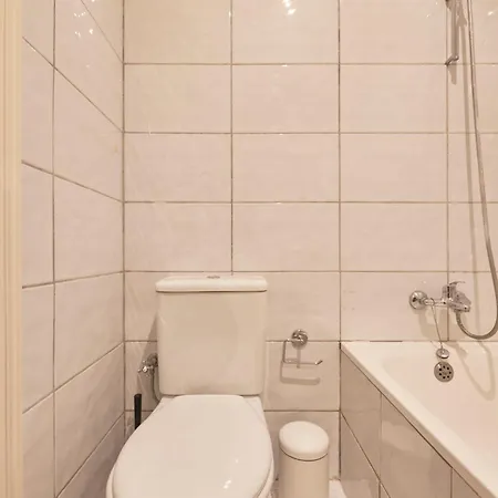 Bright Double In A Coliving Homestay Lisbon