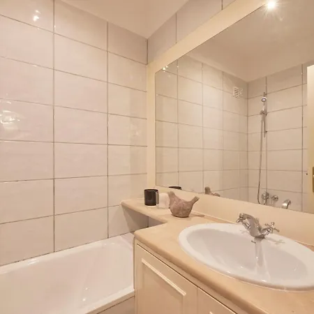 Bright Double In A Coliving Apartment *
