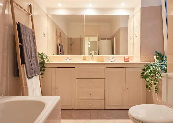 Bright Double In A Coliving Accommodatie bij particulieren Lissabon