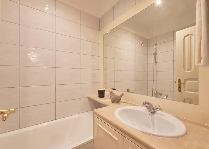 Accommodatie bij particulieren Bright Double In A Coliving Lissabon