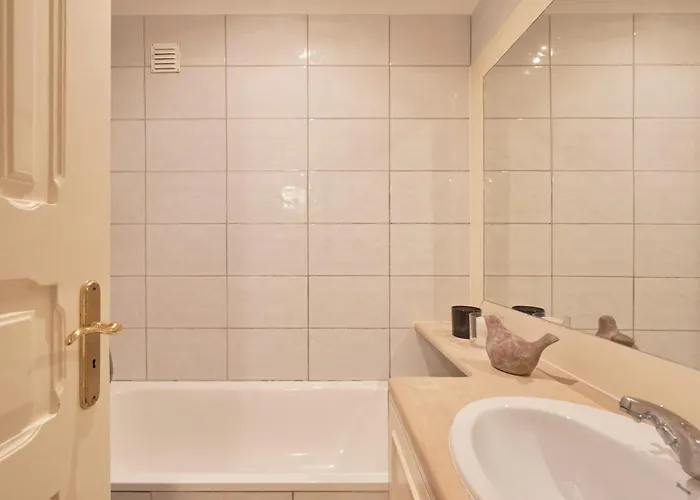 Bright Double In A Coliving 民宿 *